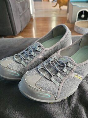 Womens size 9 skechers shoes